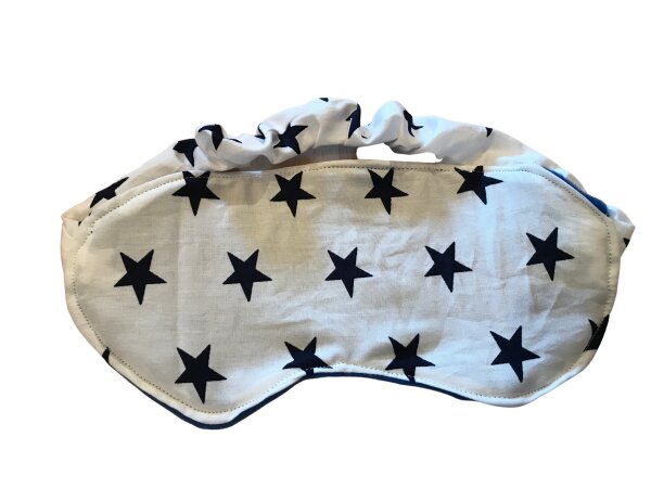 selbstgenähte Schlafmaske (weiß mit blauen Sternen)