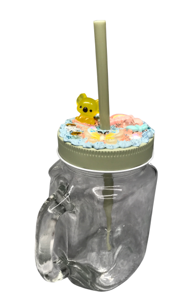 Trinkglas mit Henkel, Schraubdeckel und Trinkhalm