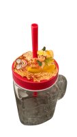 Trinkglas mit Henkel, Schraubdeckel und Trinkhalm